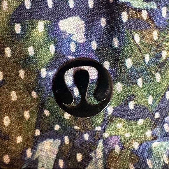 Lululemon Water: Surf Short in Floral Sport White Multi Black Reversible Size 6 - Picture 8 of 15